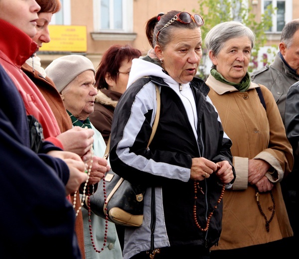 Koronka na ulicach. Brzesko.