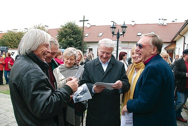  Po latach znów stanęli na klasztornym dziedzińcu