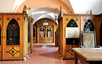  W bibliotece zachowały się oryginalne meble, zaprojektowane przez Franciszka Marię Lanciego 