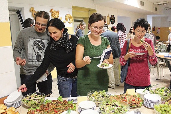  Uczestnicy prezentacji w Teatrze Grodzkim mogli degustować europejskie potrawy przygotowane według przepisów projektu SUVOT