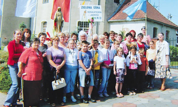  Podwórkowe Koło Różańcowe z Zielonej Góry na pielgrzymce w Przytoku w sierpniu 2007 r.