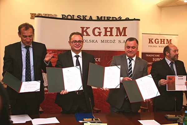  KGHM rozwija w Polsce eksplorację kruszców, a na świecie kupuje kopalnie miedzi. Teraz wiąże się umową na budowę elektrowni atomowej