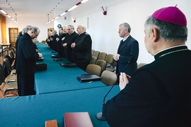  W naszej diecezji jest ponad 20 szkół noszących imię papieża Polaka. W spotkaniu w radomskiej kurii pod przewodnictwem bp. Henryka Tomasika wzięli udział proboszczowie parafii i duszpasterze, na terenie których leżą te placówki 