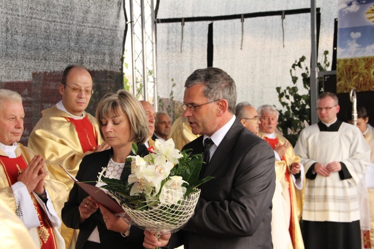 Proszówki. Poświęcenie placu.