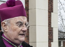 Abp Hoser odwołał kanclerza kurii