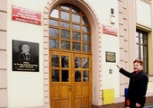 Szkoły w Wilamowicach noszą dziś imię świętego rodaka - mówi z dumą dyrektor gimnazjum Stanisław Jonkisz