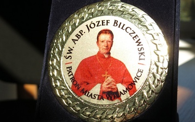 Św. Józef Bilczewski na medalu pamiątkowym.