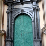 Zielone drzwi katedry