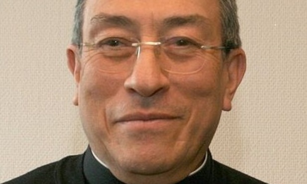 Kard. Maradiaga: Synod bardziej pomoże papieżowi