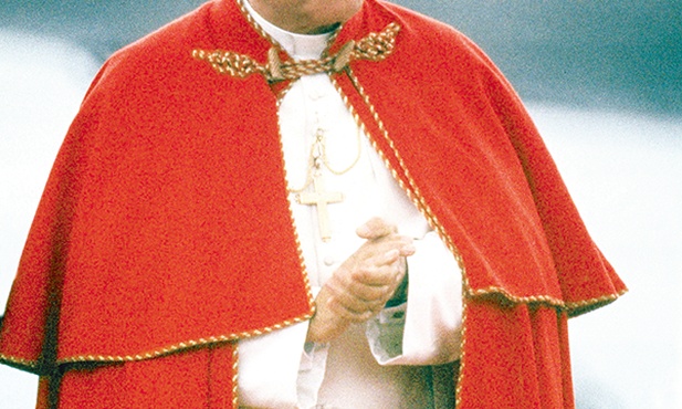 W encyklice „Redemptor hominis” Jan Paweł II wyjaśnił, że chciał przez wybór imienia dać wyraz „umiłowania dla tego szczególnego dziedzictwa, jakie pozostawili papieże Jan XXIII i Paweł VI”