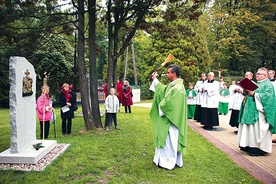  Poświęcenie nowych stacji drogi krzyżowej 