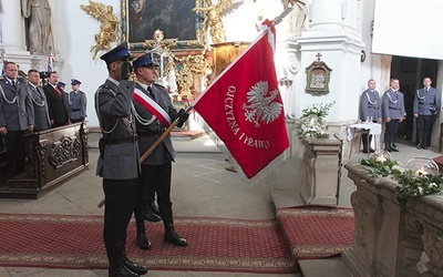  Patronem policji jest św. Michał Archanioł, którego wspomnienie liturgiczne było kilka dni przed pielgrzymką policjantów do Legnickiego Pola