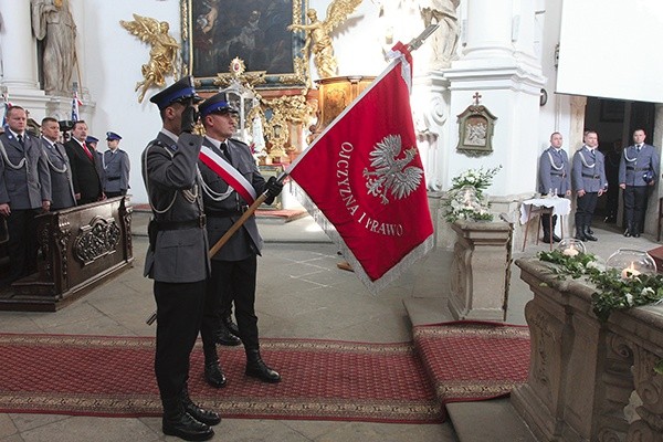  Patronem policji jest św. Michał Archanioł, którego wspomnienie liturgiczne było kilka dni przed pielgrzymką policjantów do Legnickiego Pola