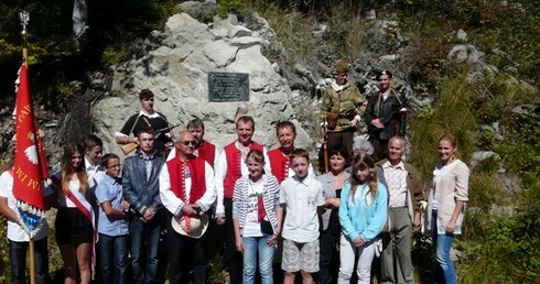 Uczestnicy uroczystości na Zielonym Kopcu