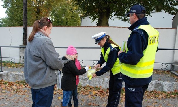 Odblaskowa akcja policji