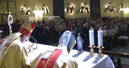 Kościół diecezjalny jest bogaty modlitwą Żywego Różańca.