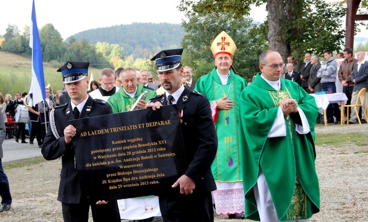 Śnietnica buduje kościół.