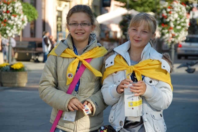 Przed kościołami i na ulicach wolontariusze będą zbierać ofiary na Fundację "Dzieło Nowego Tysiąclecia", która funduje stypendia uzdolnionej, a niezamożnej młodzieży pochodzącej z niewielkich miejscowości