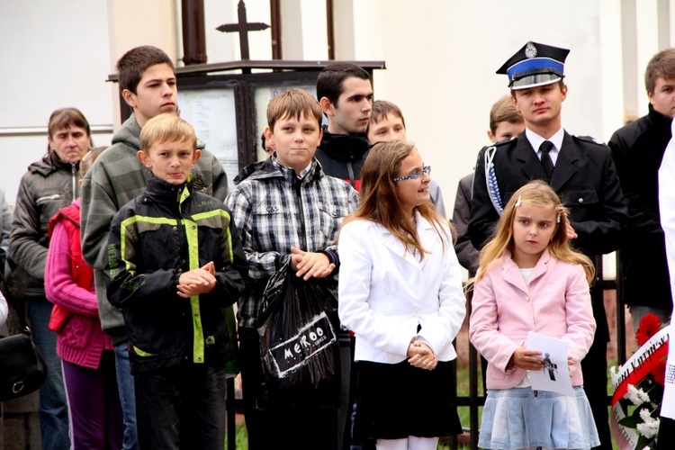 Pomnik ofiar zbrodni katyńskiej w Damienicach