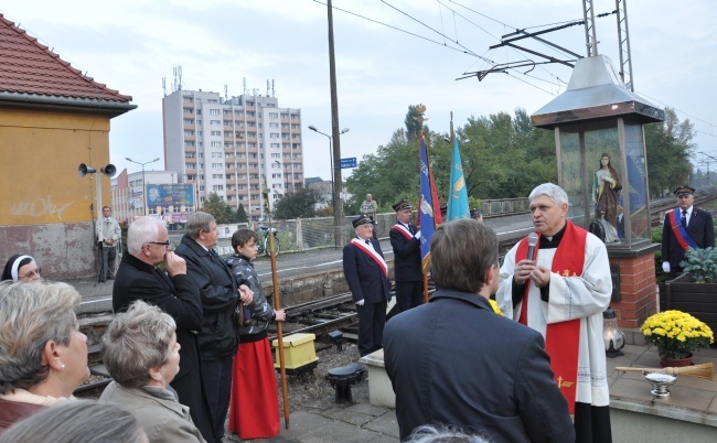 Modlitwa na kędzierzyńskim peronie