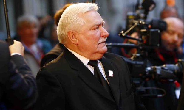 Wałęsa "potraktowany źle" na londyńskim lotnisku