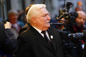 Wałęsa "potraktowany źle" na londyńskim lotnisku