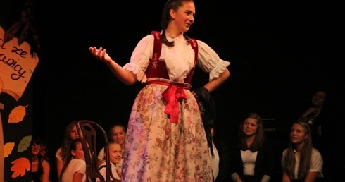 Spektakl o wolności przedstawili uczniowie szkół ks. Tischnera z Ligoty