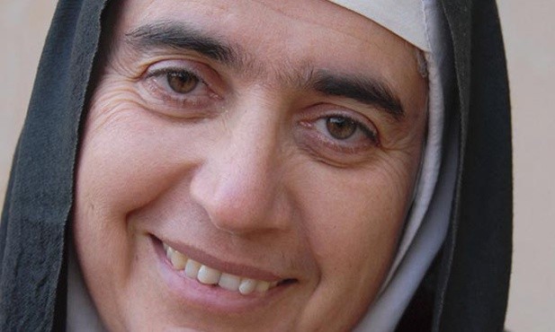 Zakonnica z Kościoła melchickiego s. Agnès-Mariam de la Croix opracowała raport na temat użycia broni chemicznej w Syrii w sierpniu br. Jego wyniki są zaskakujące