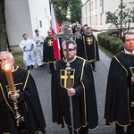 Liturgiczną procesję we wspomnienie Najświętszej Maryi Panny Różańcowej otwierał orszak blisko 60 rycerzy  Jana Pawła II