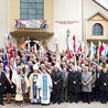 Do skarżyskiego sanktuarium przyjechało blisko 1000 pracowników „zbrojeniówek”. Na zdjęciu z ks. inf. Stanisławem Pinderą i ks. prał. Jerzym Karbownikiem