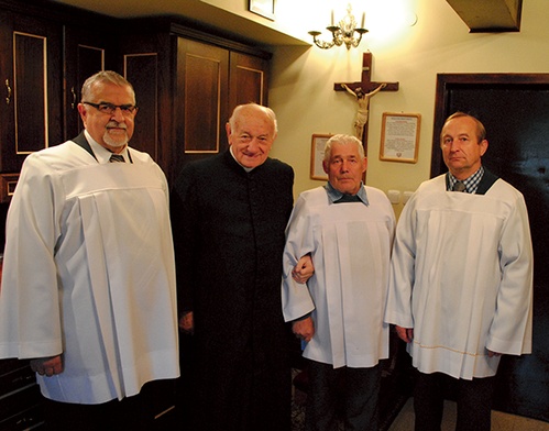 Od lewej: Jerzy Majger, ks. prałat Jan Kozio, Henryk Paszko i Stanisław Cagara 
