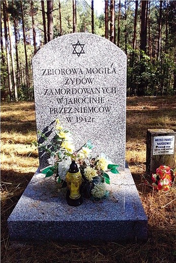 Żydowska mogiła obok cmentarza w Jarocinie 