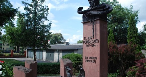 Popiersie bł. ks. Jerzego wpisuje się w Patriotyczną Drogę Krzyżową przed Stanisławówką.