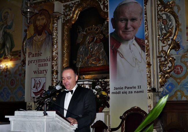 Poezje młodego Karola Wojtyły recytował Maciej Gąsiorek, aktor Teatru Rampa w Warszawie