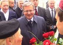 Bronisław Komorowski spotkał się z mieszkańcami na Placu Jana Pawła II