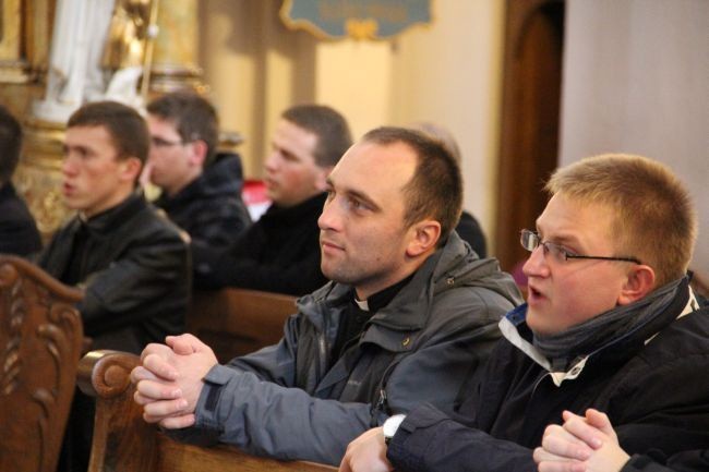 Kapłani, klerycy i siostry zakonne w Trzebnicy