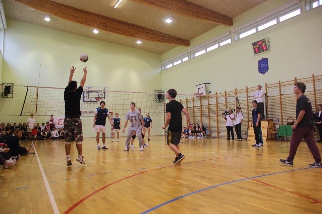 Mecz i koncert w parafii pw. św. Andrzeja Boboli 