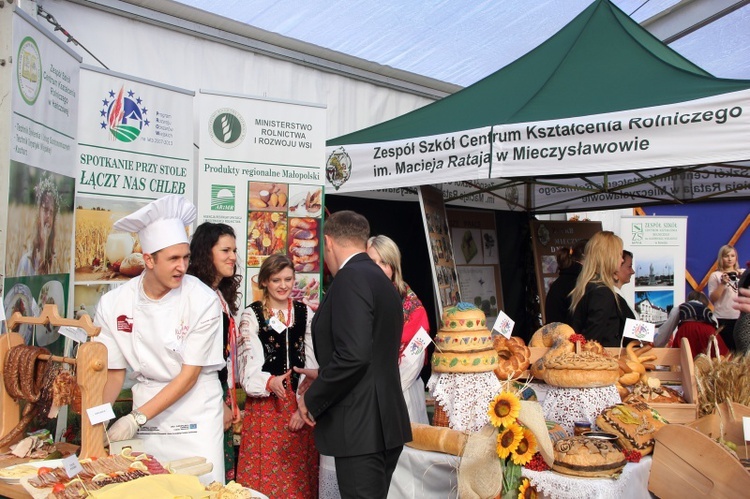 "Spotkania przy stole - łączy nas chleb"