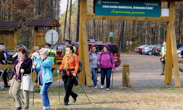 Królewskie Źródła wciąż odwiedzają ludzie spragnieni kontaktu z przyrodą