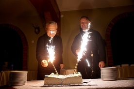 Zamiast 25 świeczek były sztuczne ognie na urodzinowym torcie