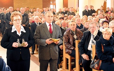  W procesji z darami niesione były wszystkie ofiary składane w czasie budowy kościoła