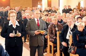  W procesji z darami niesione były wszystkie ofiary składane w czasie budowy kościoła