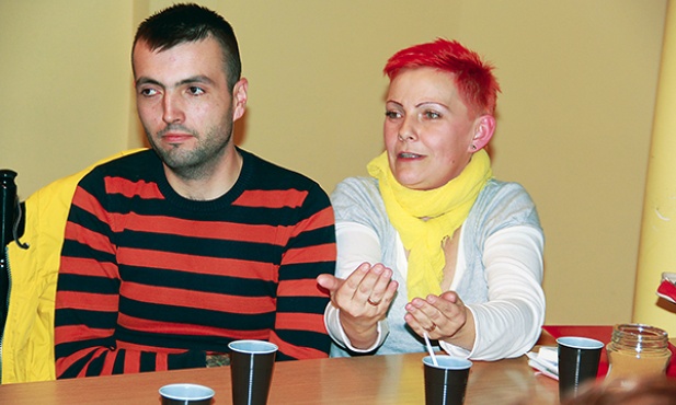 Karolina i Maciej, rodzice po stracie, przekonywali w Słupsku, że każdy ma prawo do żałoby po śmierci dziecka