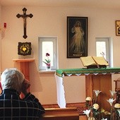 Modlitwa w hospicyjnej kaplicy