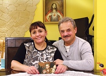 Dorota i Zdzisław Koperscy od wielu miesięcy nie widzieli syna. Są jednak szczęśliwi, bo wiedzą, że wraca do życia