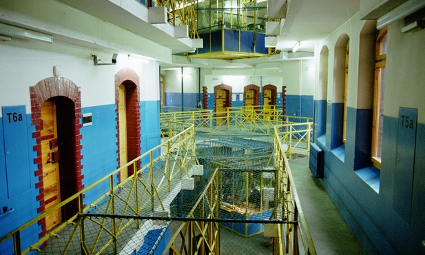 Niebezpieczni przestępcy na leczenie