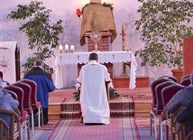  Modlitwa za utracone dzieci rozpoczęła się od adoracji Najświętszego Sakramentu i Różańca