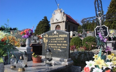 Grób wizjonerki Julianny na cmentarzu w Szczyrku