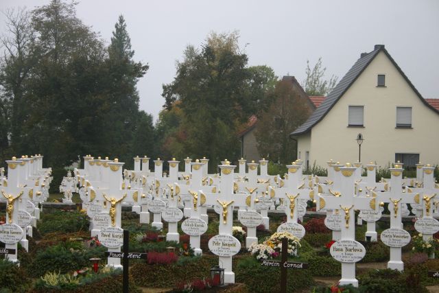 Cmentarz białych krzyży