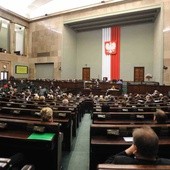 Posłowie podzieleni ws. finansowania partii